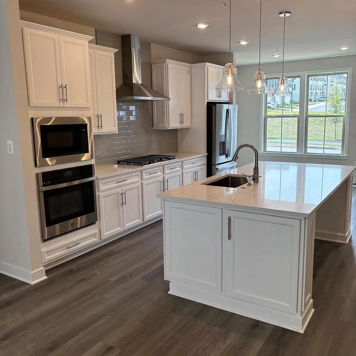 4 bed, 3.5 bath, $3,200 — Photo 3