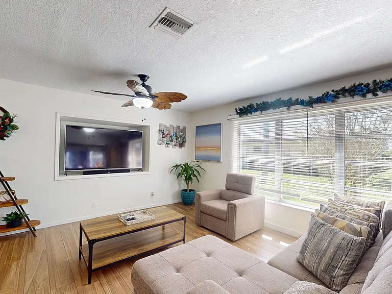 1717 N Dovetail Dr #D — Photo 4