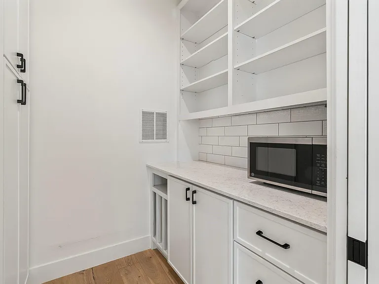 3802 Commerce St — Photo 5