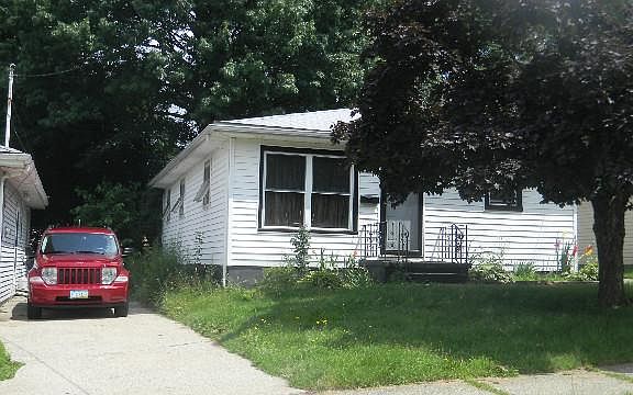 3rd image of 885 Lindsay Ave