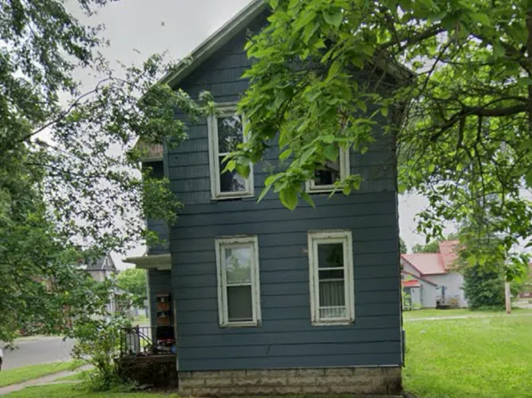 49 S 13th 1/2 St, Terre Haute, IN 47807