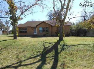 303 W 3rd St, Grandfield, OK 73546