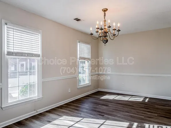 8358 Knights Bridge Rd, Charlotte, NC 28210