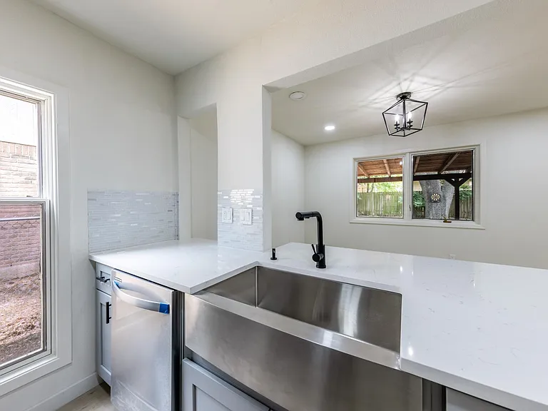 7601 W Gate Blvd — Photo 9