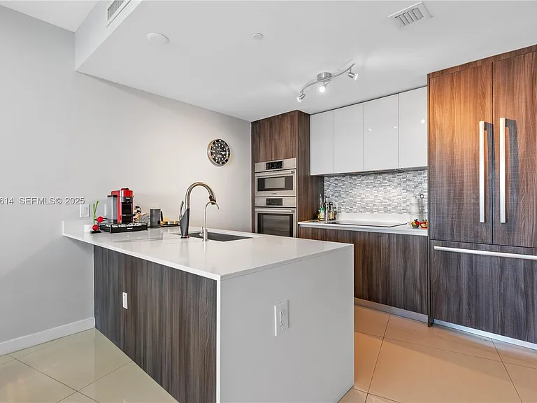 488 NE 18th St #908 — Photo 12