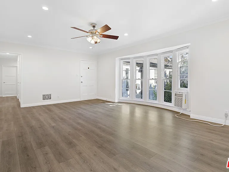 345 N Sycamore Ave #349 — Photo 4