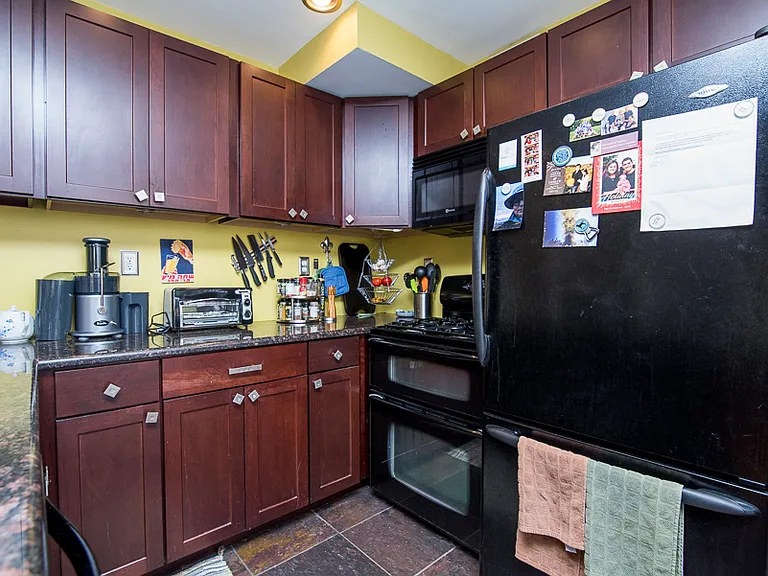 234 Nicholson St NE — Photo 3