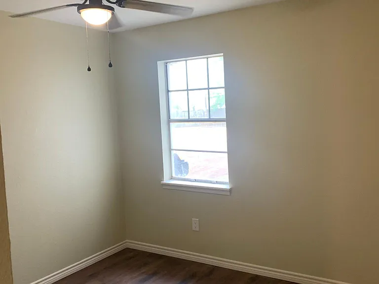 605 E Houston St #1 — Photo 3
