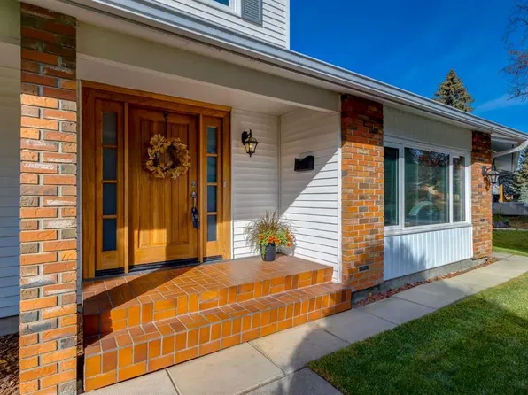 10723 E Maplebend Dr SE, Calgary, AB T2J 1X3