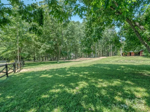 Walden Ln, Matthews, NC 28104