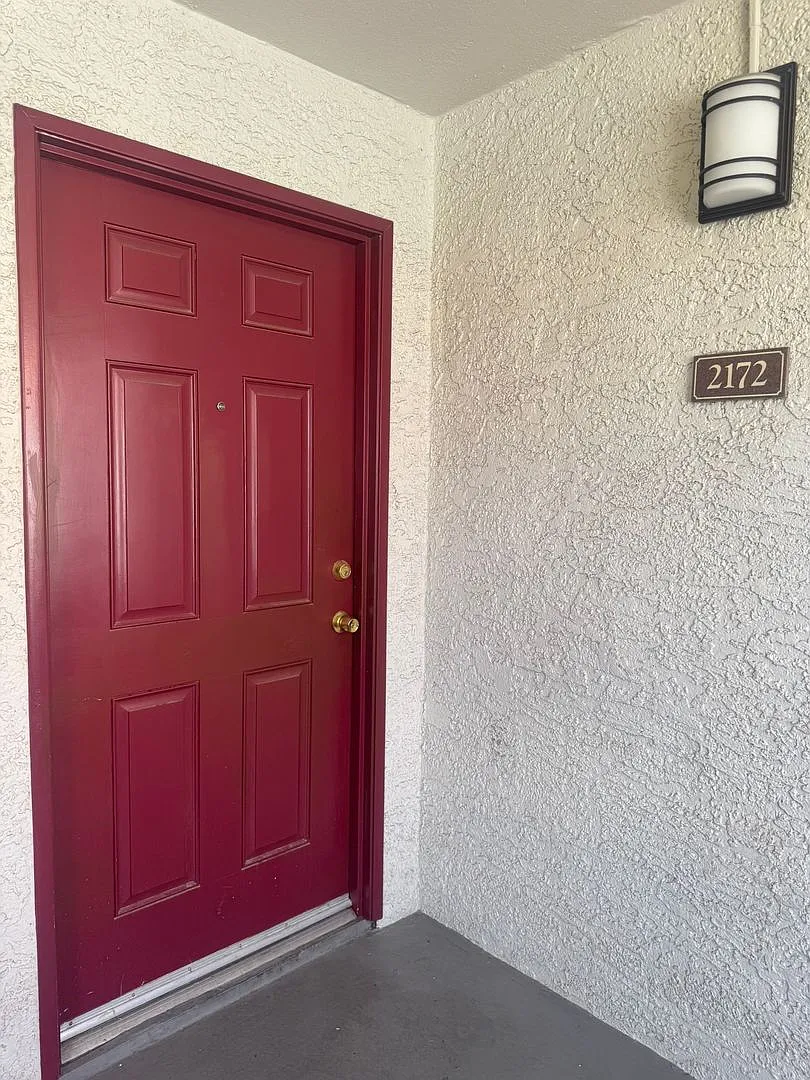 Beautifully maintained 3-bedroom, 2-bath second-floor condo in Summerlin — Photo 2
