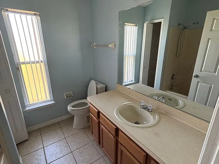 1001 Eiffel Ln — Photo 27