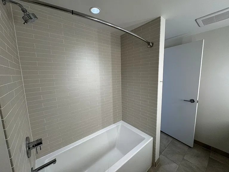 1001 Queen St #3704 — Photo 33