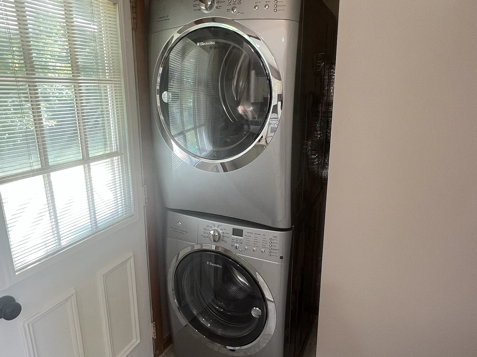2 bed, 900 sqft, $3,499 — Photo 4