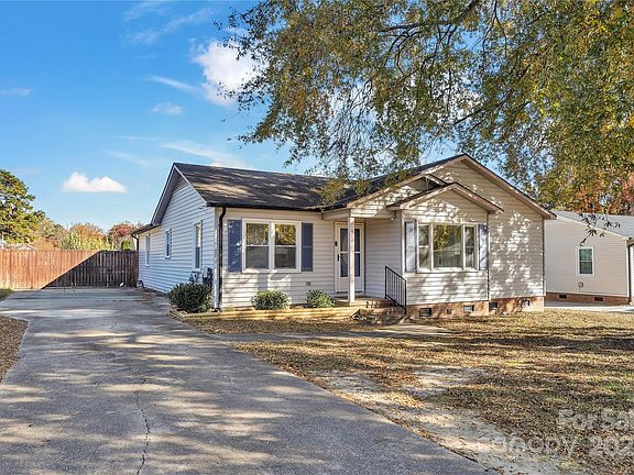 2nd image of 914 Carolyn Ave