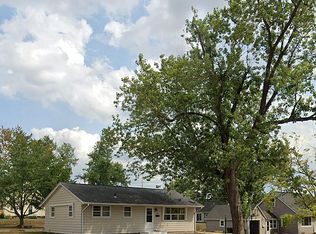 802 40th St SE, Cedar Rapids, IA 52403