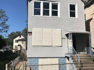 8752 S Escanaba Ave, Chicago, IL 60617