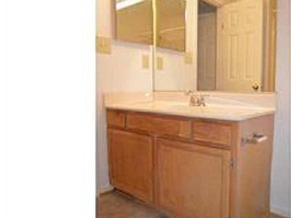 5th image of 347 Lees Mill Dr