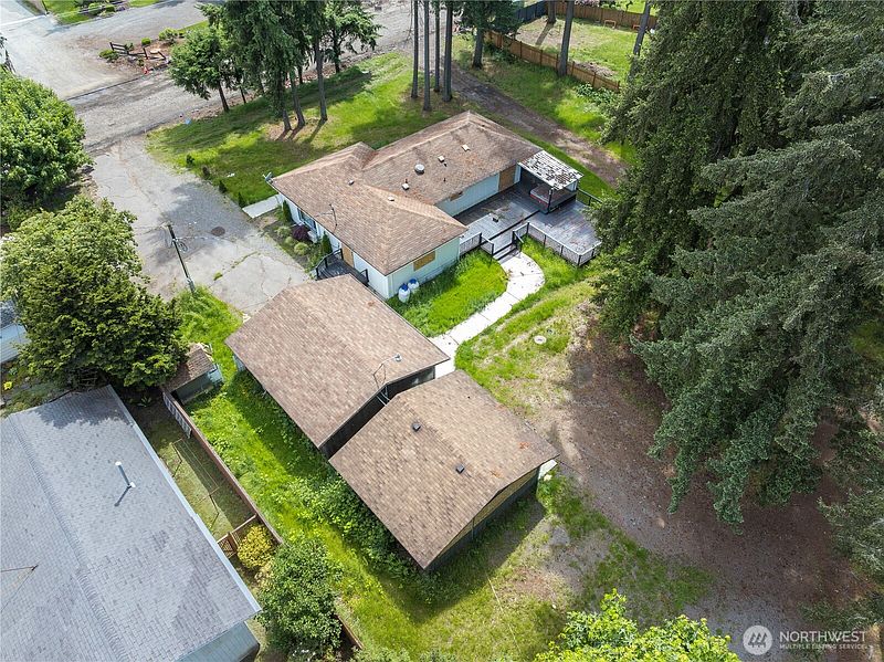 4th image of 1713 208th Street E