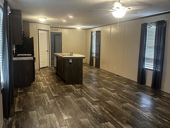 4th image of 477 Selkirk Dr