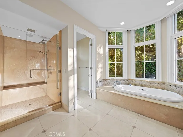 1049 Oak Grove Pl — Photo 24