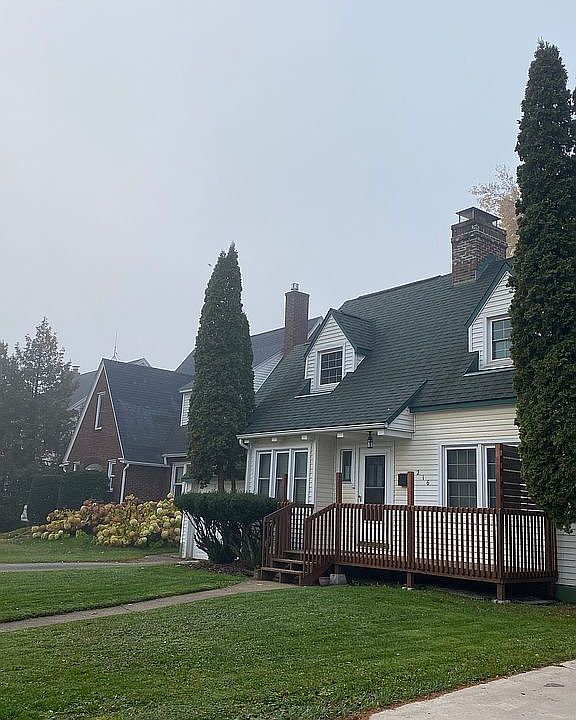 1st image of 216 Hursley St