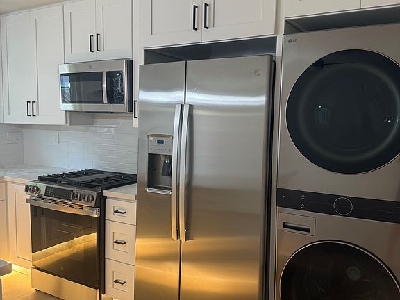 3rd image of 4514 Cleveland Ave Unit 4