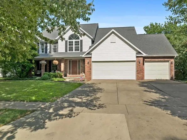 2903 Keystone Rd, Bloomington, IL 61704