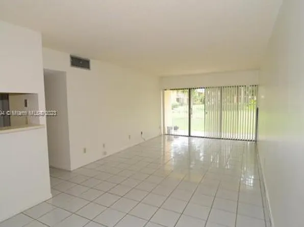 5911 Washington St APT 102, Hollywood, FL 33023