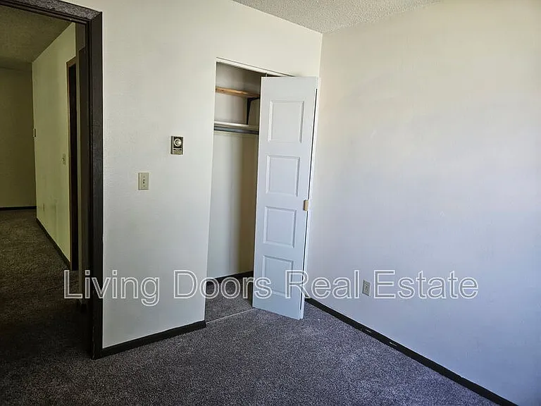 210 N Phillips Ave #8 — Photo 8