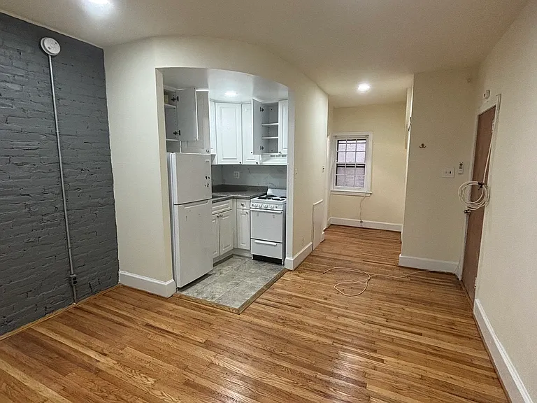 305 S Iseminger St — Photo 6