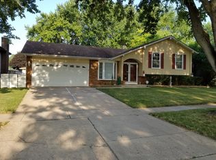 14 Devonshire Cir, Elgin, IL 60123