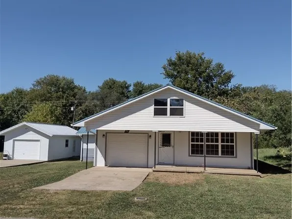 304 Phillips Ave, Huntsville, AR 72740