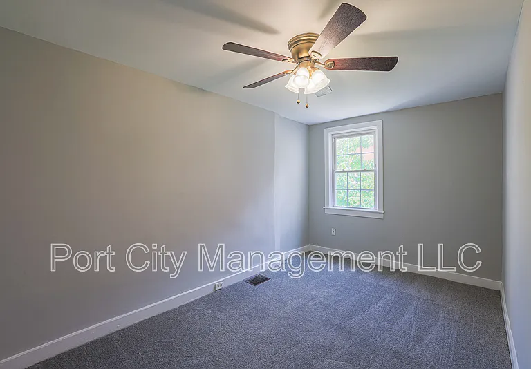1007 Baylis St — Photo 6