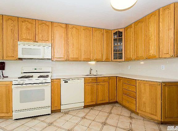 4th image of 8 Sweet Water Ct