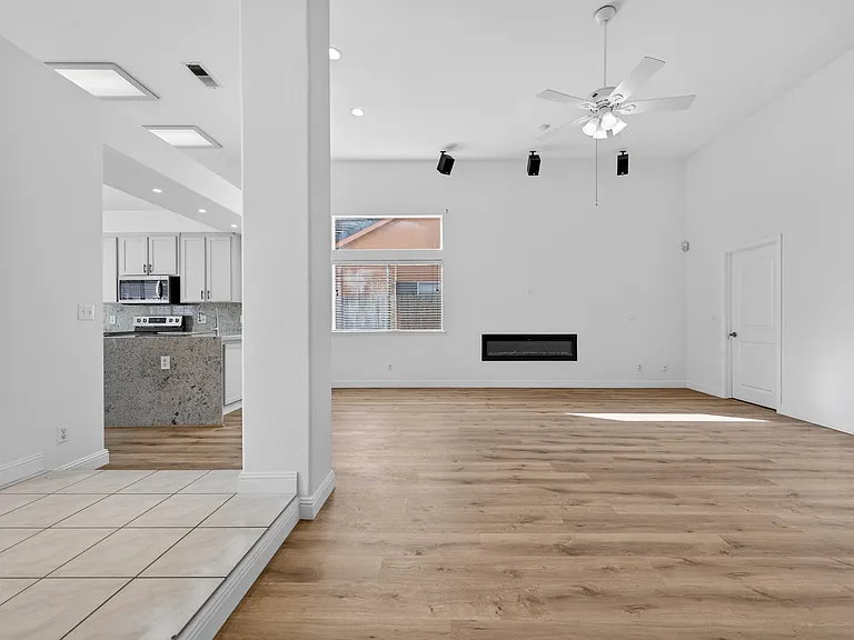 10291 N Whitney Ave — Photo 13