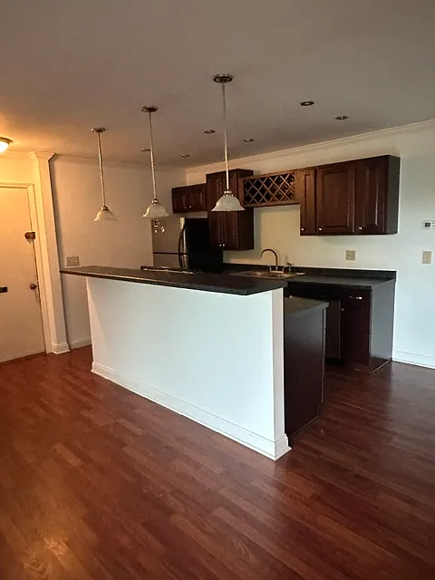 1 bed, 700 sqft, $1,100 — Photo 3