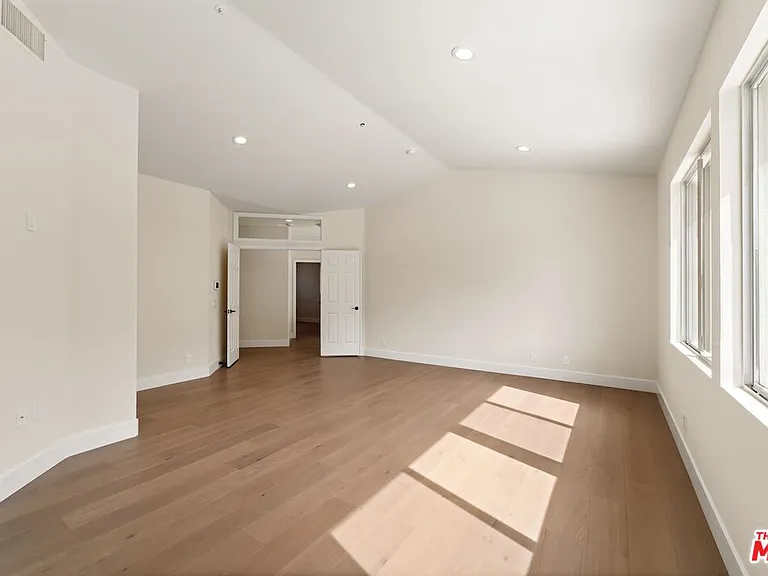 18500 Saint Moritz Dr — Photo 41