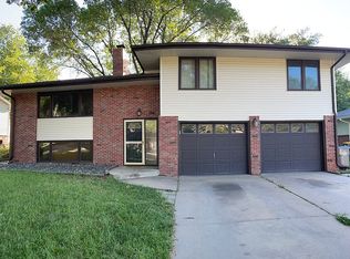 541 Driftwood Dr, Lincoln, NE 68510