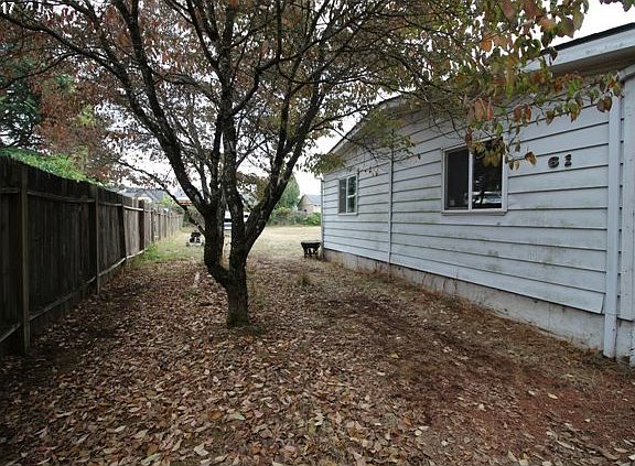 4th image of 610 NE 103rd Ct