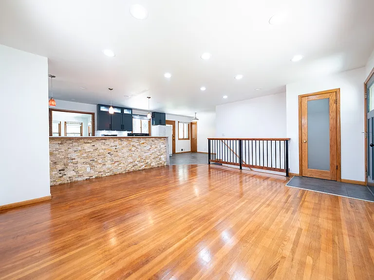 10130 Fremont Ave S — Photo 4