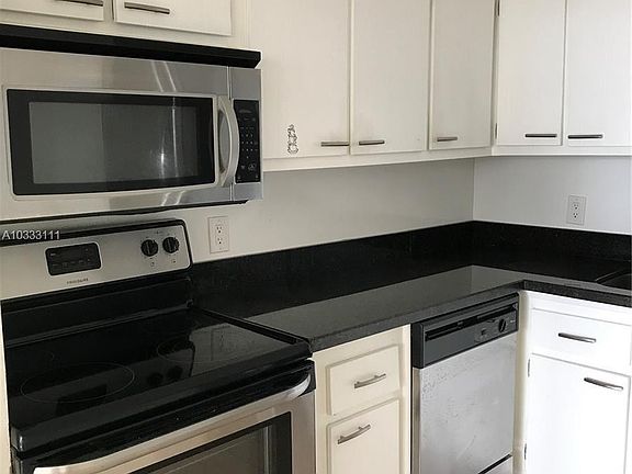 3rd image of 2025 NE 164th St APT 814