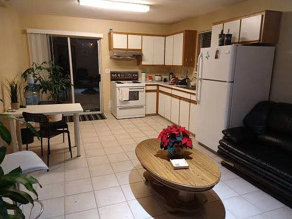 3 bed, 1300 sqft, $2,350 — Photo 3
