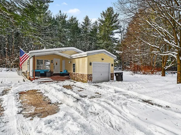 710 Edgecreek Dr, Wayland, MI 49348