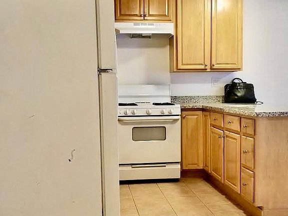 5th image of 1032F York St Unit F
