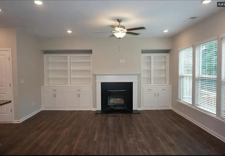 1366 Endicott Ct — Photo 10
