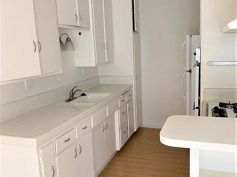 3734 Clarington Ave #6 — Photo 4