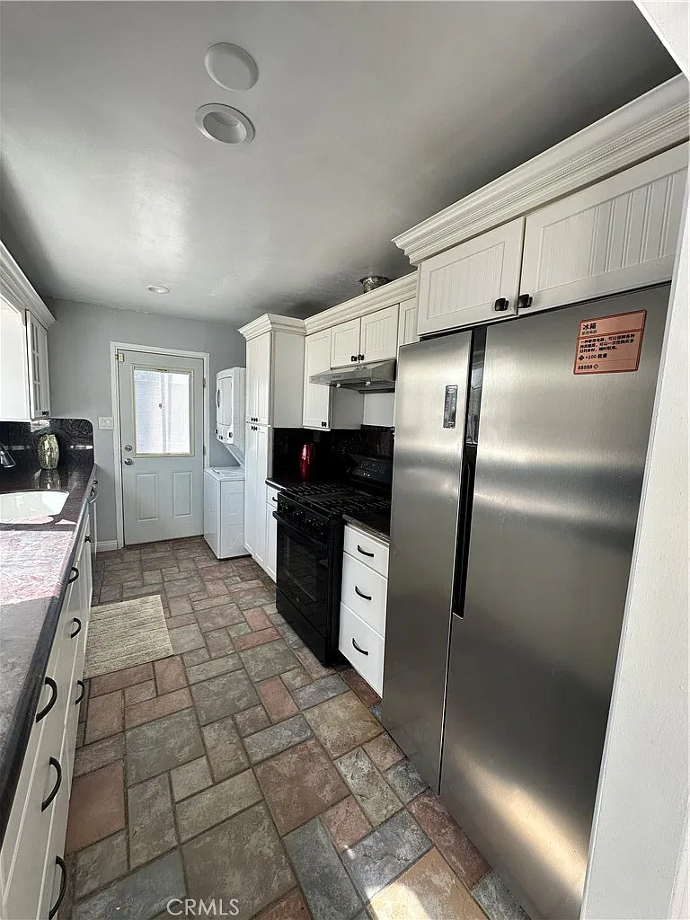 3 bed, 1014 sqft, $3,350 — Photo 3