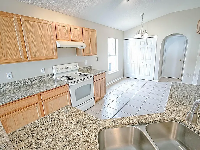 2139 Sandridge Cir — Photo 9
