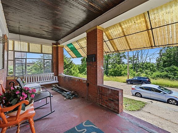 4th image of 323 Birmingham Ave